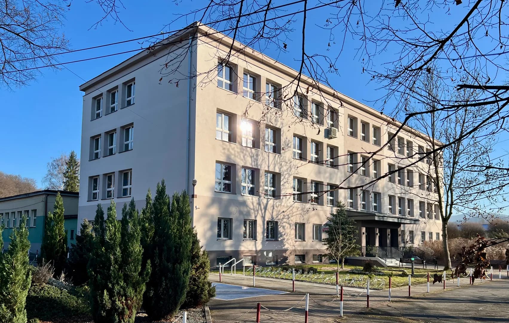 Budynek Szkoły Podstawowej nr 3 im. Adama Mickiewicza w Żywcu