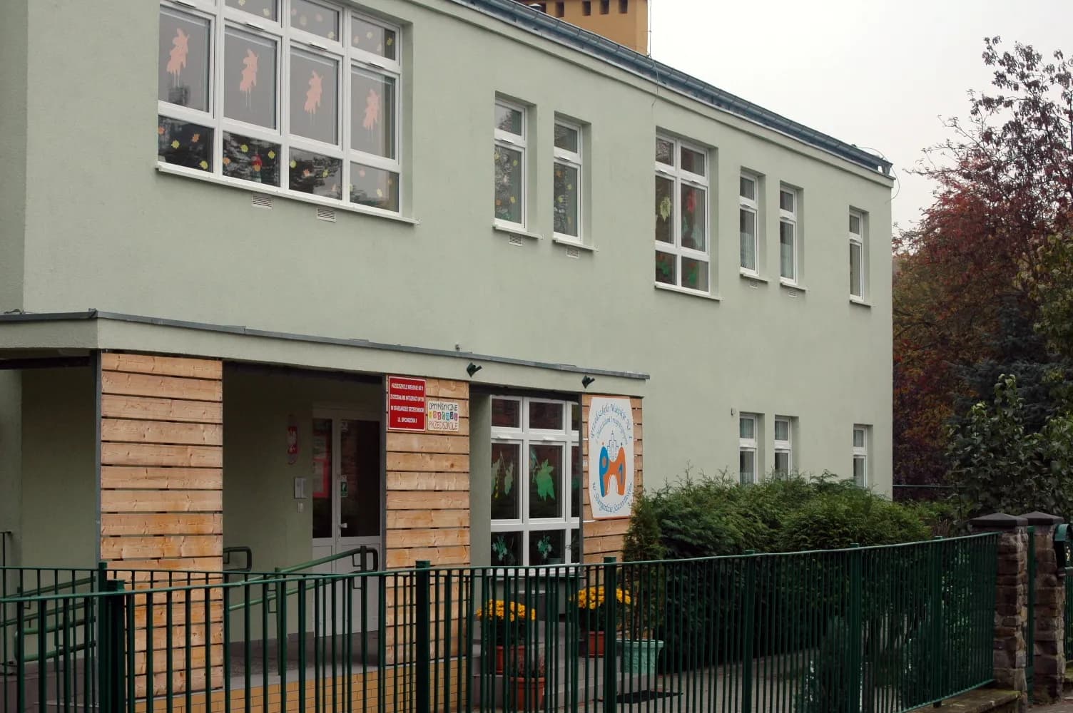 Wejście i fasada Przedszkola Miejskiego nr 1 w Stargardzie