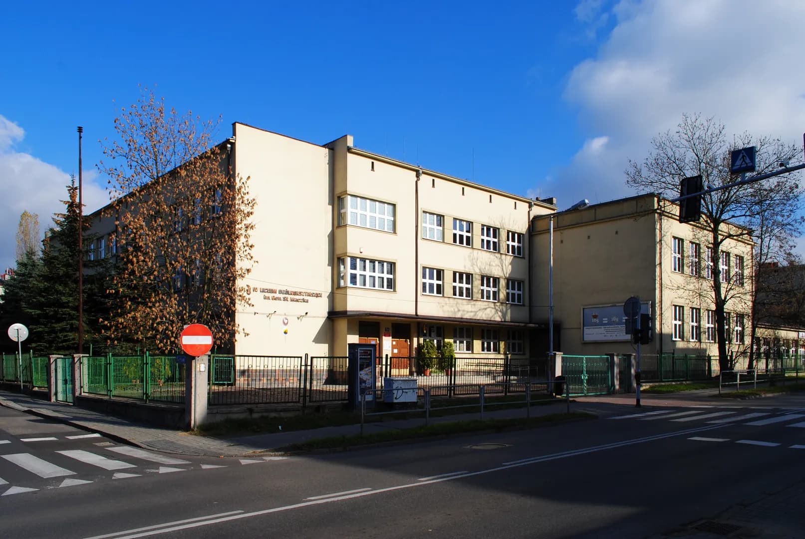 Budynek IV Liceum Ogólnokształcącego im. gen. Stanisława Maczka w Katowicach