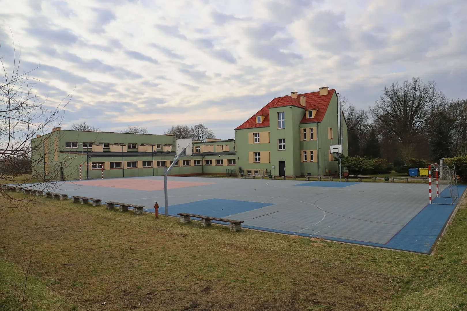 Boisko sportowe przy Zespole Szkolno-Przedszkolnym w Idzikowicach