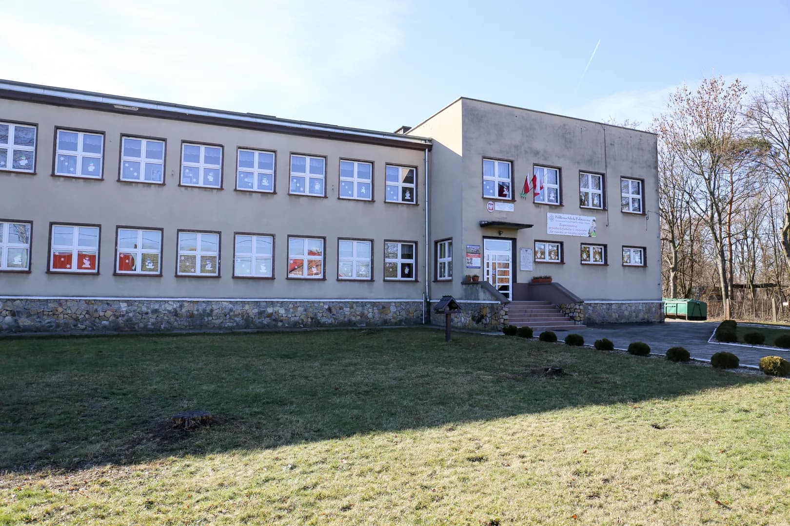 Budynek Publicznej Szkoły Podstawowej SPSK w Dębniku