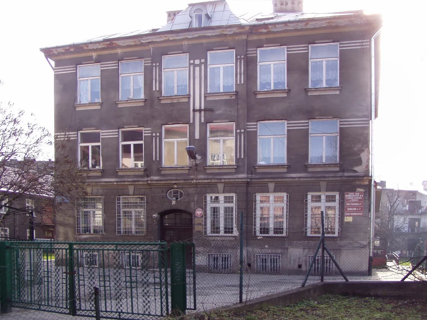 Fasada budynku Zespołu Szkół Ogólnokształcących nr 2 w Przemyślu