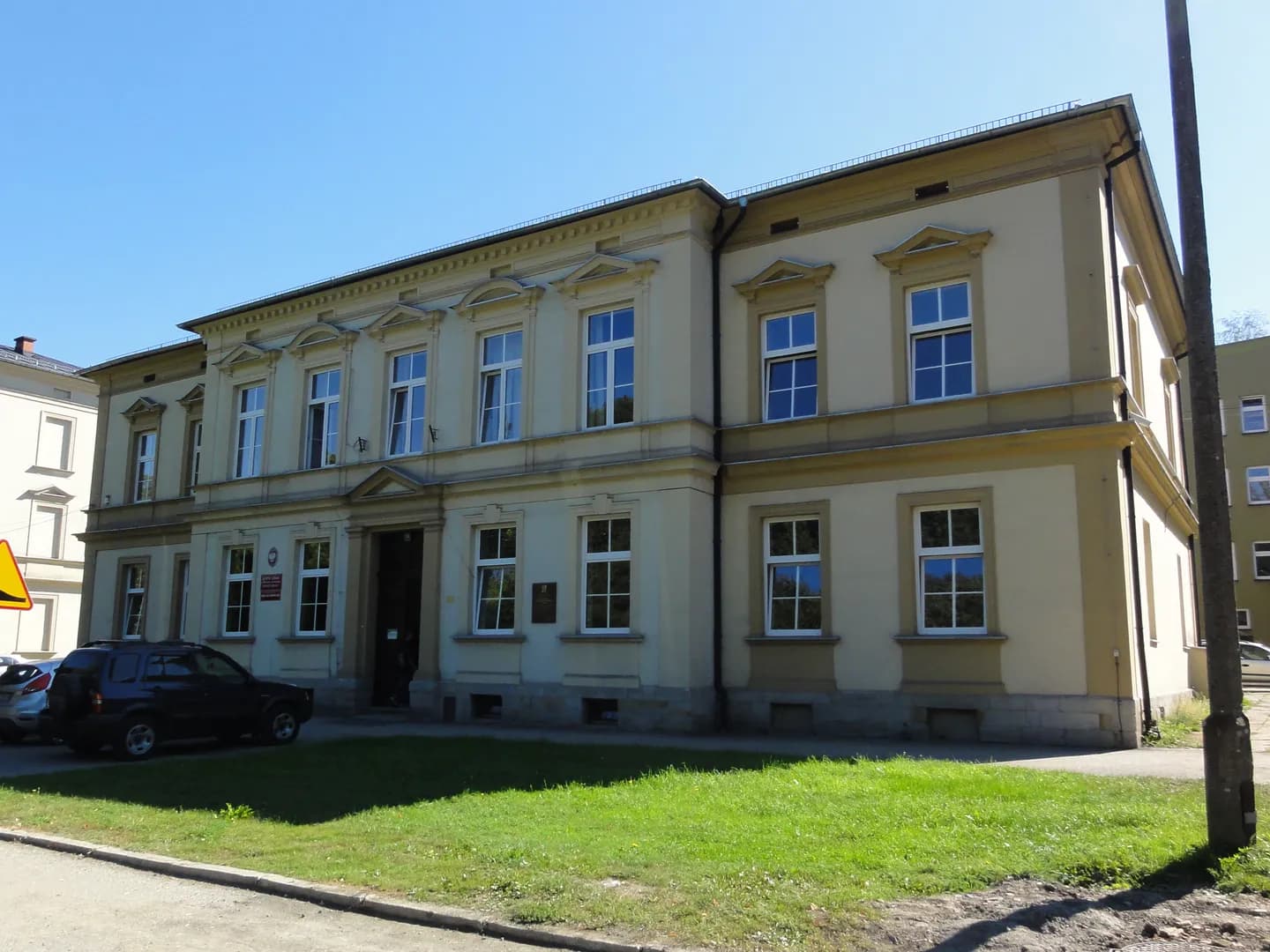 Elewacja budynku Zespołu Szkół im. Władysława Szybińskiego w Cieszynie