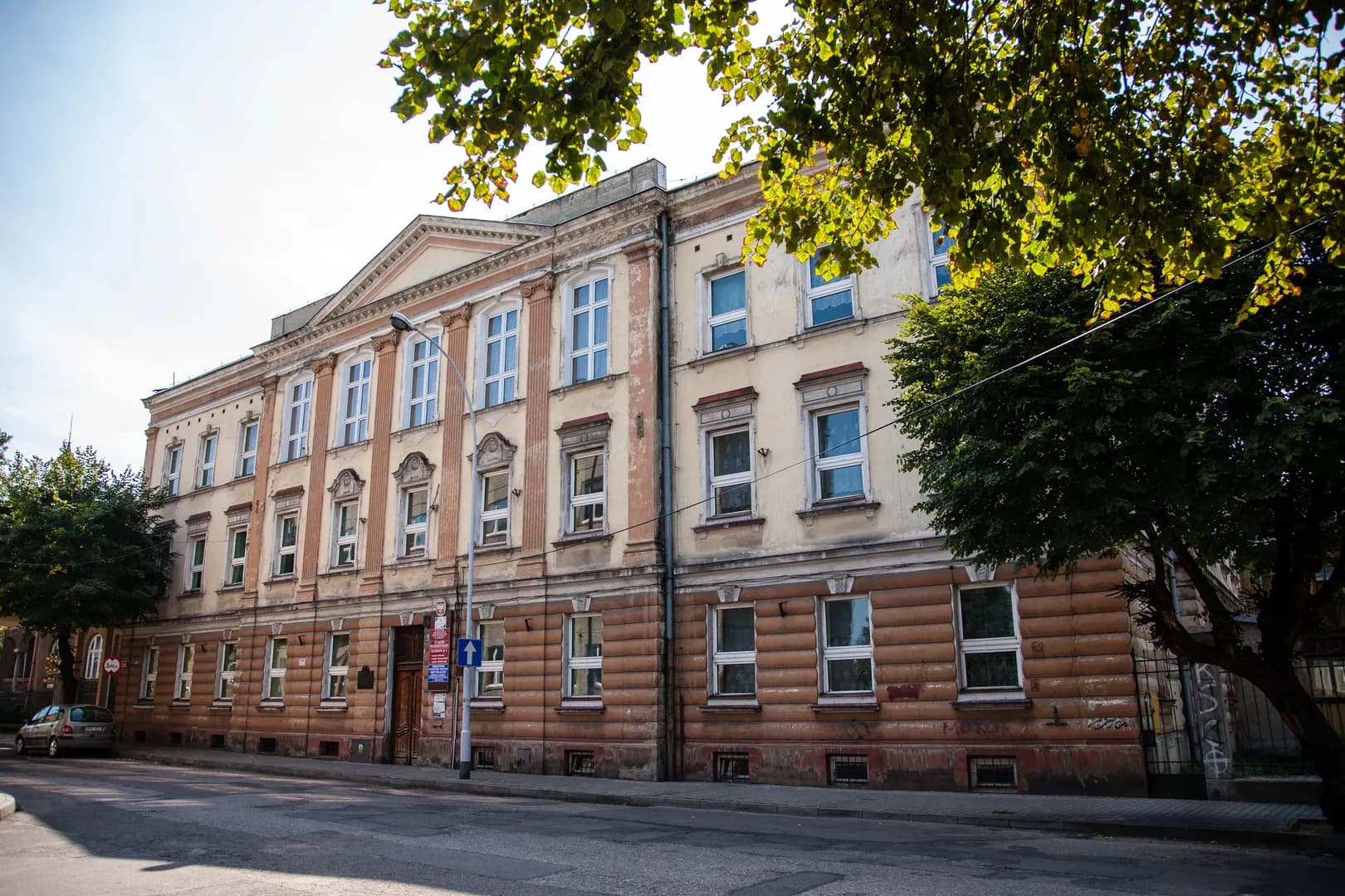 Zabytkowy budynek Technikum nr 4 przy ulicy Kilińskiego w Przemyślu