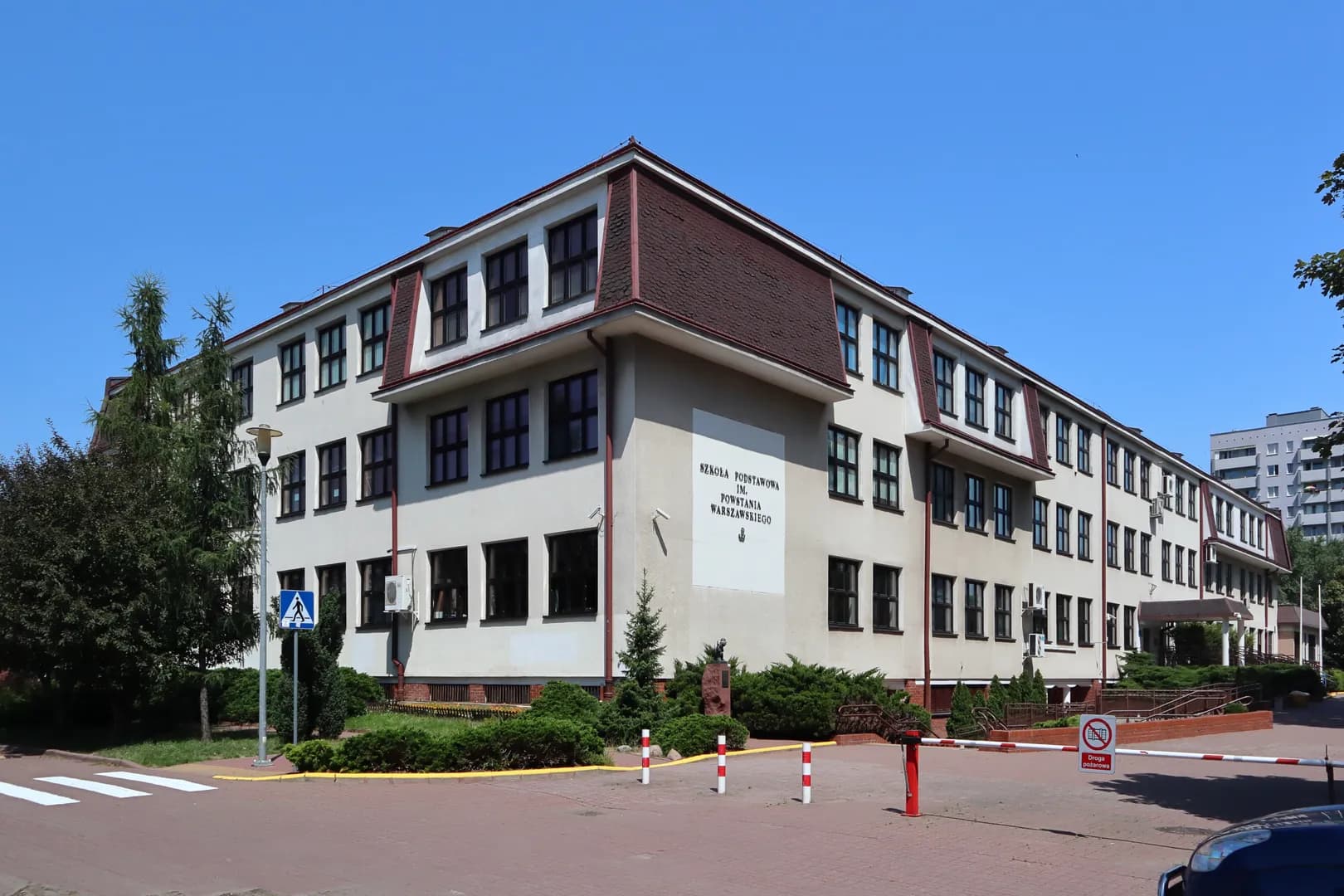 Budynek Szkoły Podstawowej nr 344 im. Powstania Warszawskiego w Warszawie