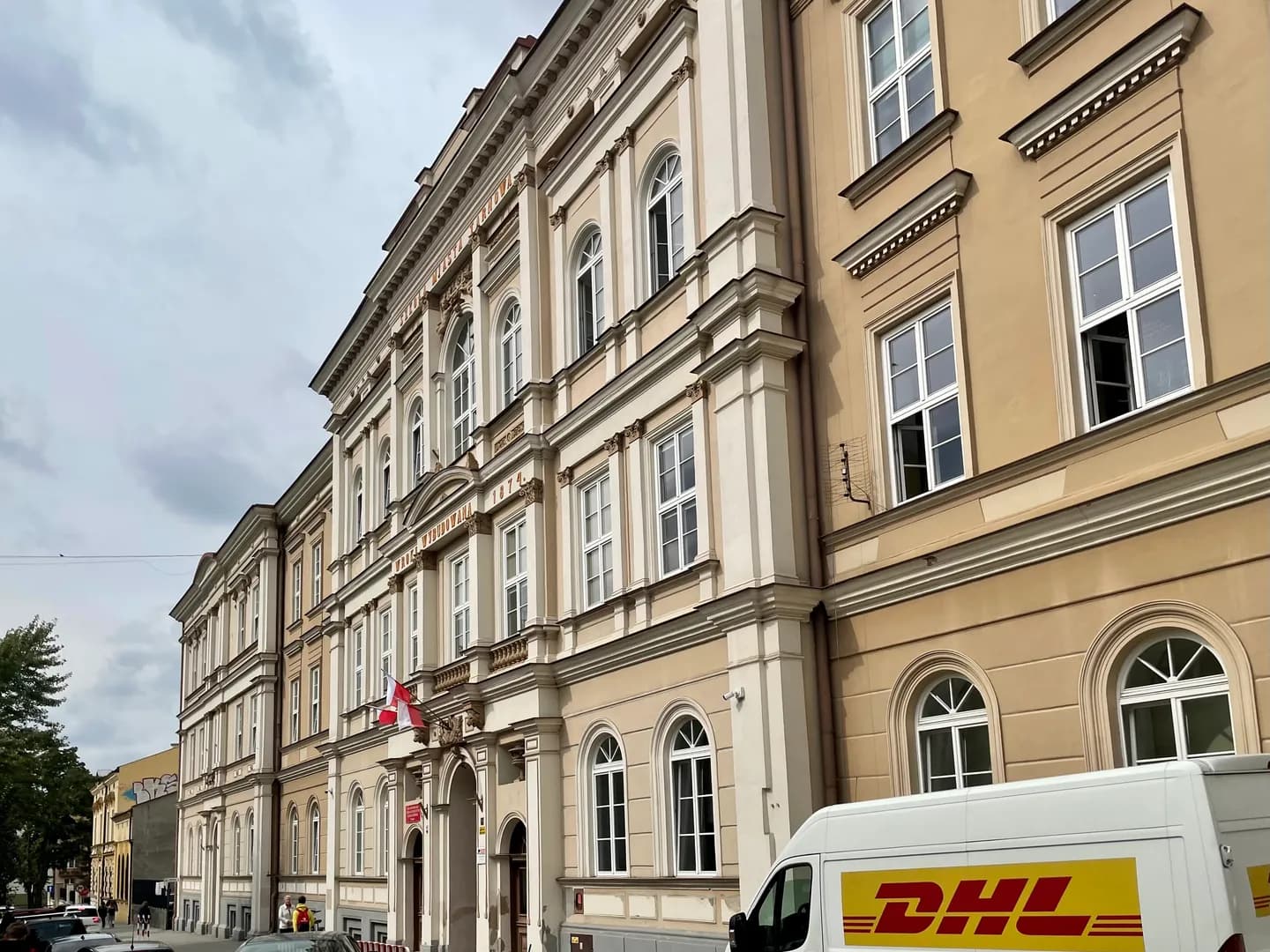 Zabytkowy budynek Szkoły Podstawowej nr 24 przy ulicy Kopernika w Tarnowie