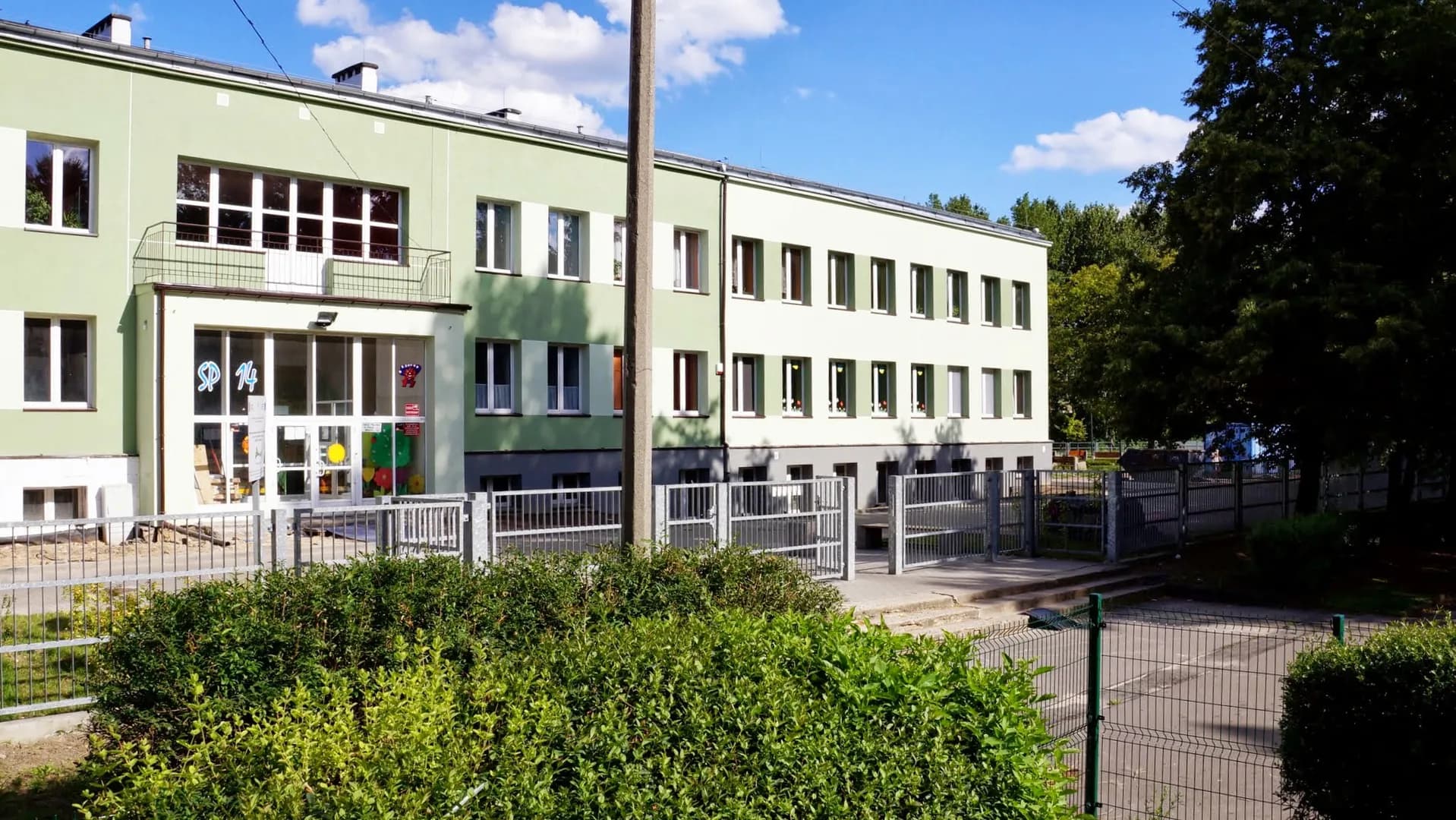 Elewacja budynku Szkoły Podstawowej nr 14 w Chorzowie