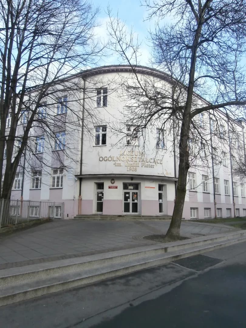 Fasada budynku II Liceum Ogólnokształcącego im. Emilii Plater w Sosnowcu