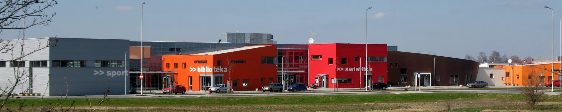 Nowoczesny kompleks budynków Szkoły Podstawowej nr 26 we Wrocławiu
