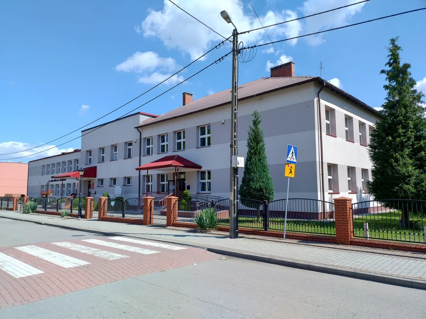 Budynek Publicznej Szkoły Podstawowej im. Jana Pawła II w Skopaniu