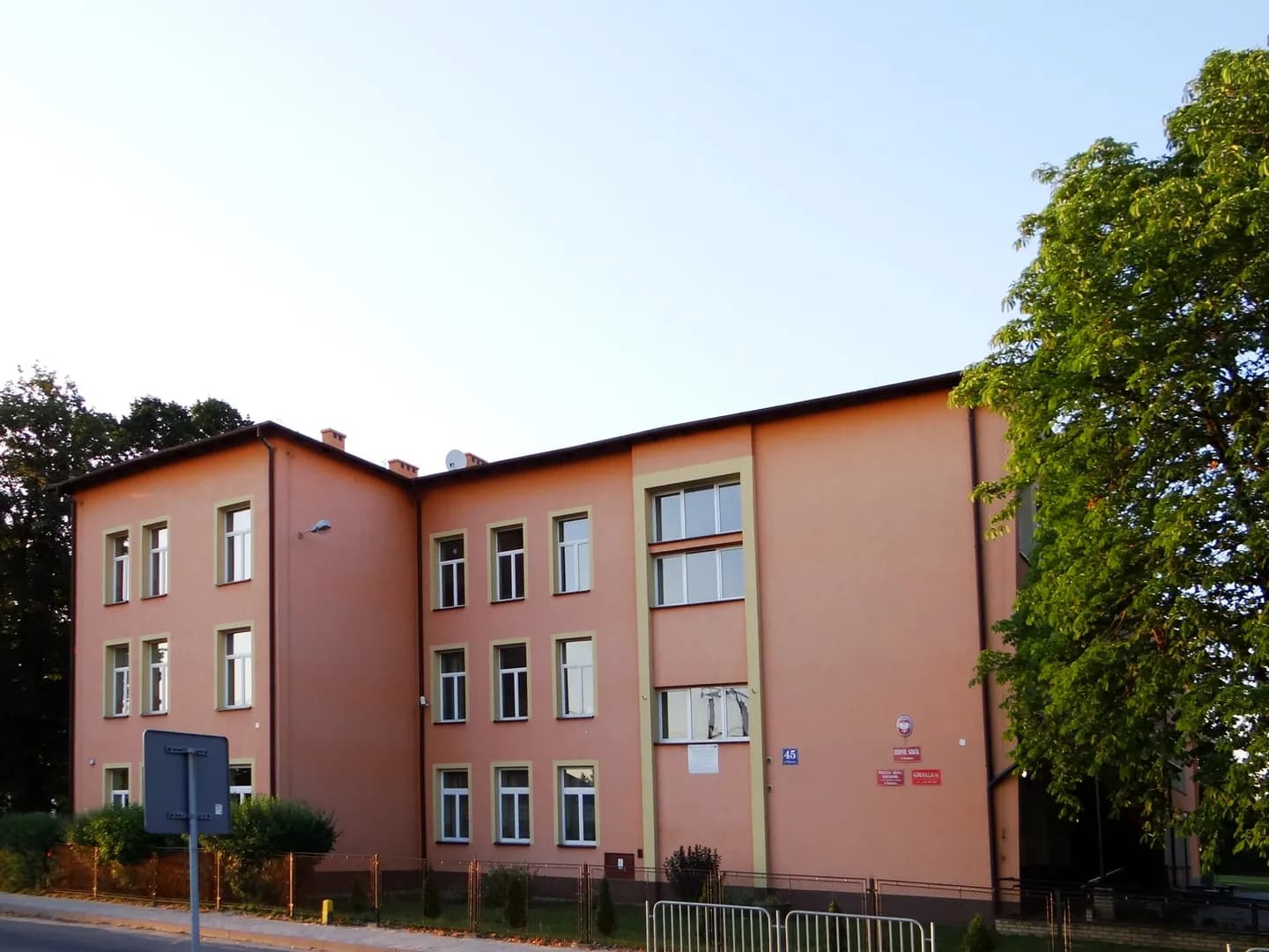 Budynek Zespołu Szkolno-Przedszkolnego w Zarzeczu