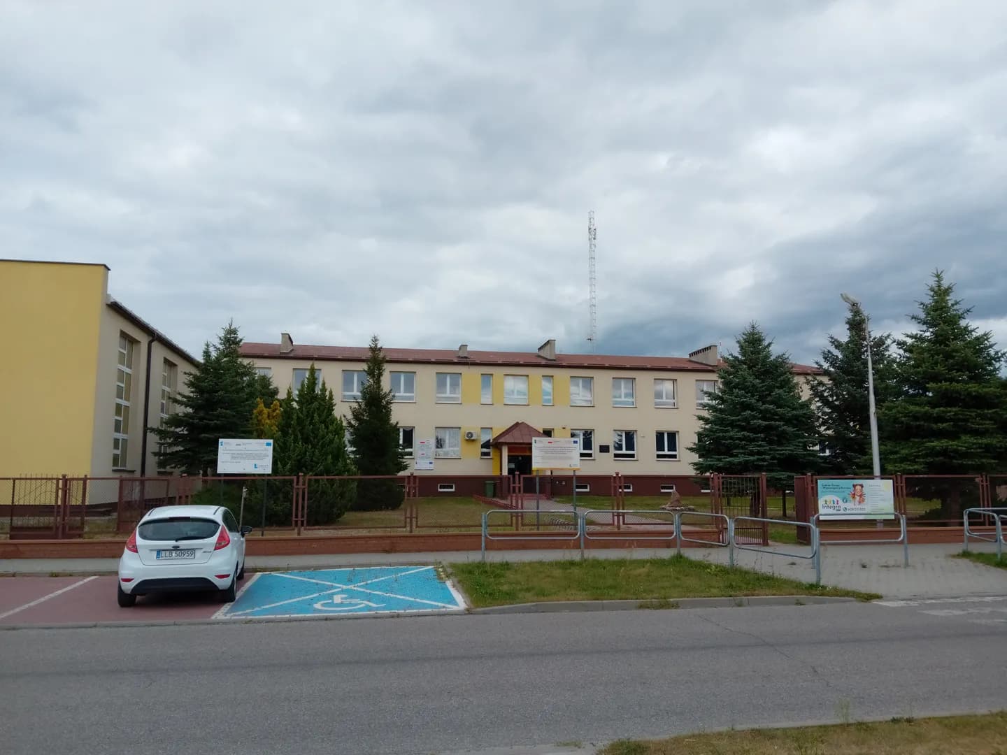 Budynek Zespołu Szkolno-Przedszkolnego w Skrobowie-Kolonii