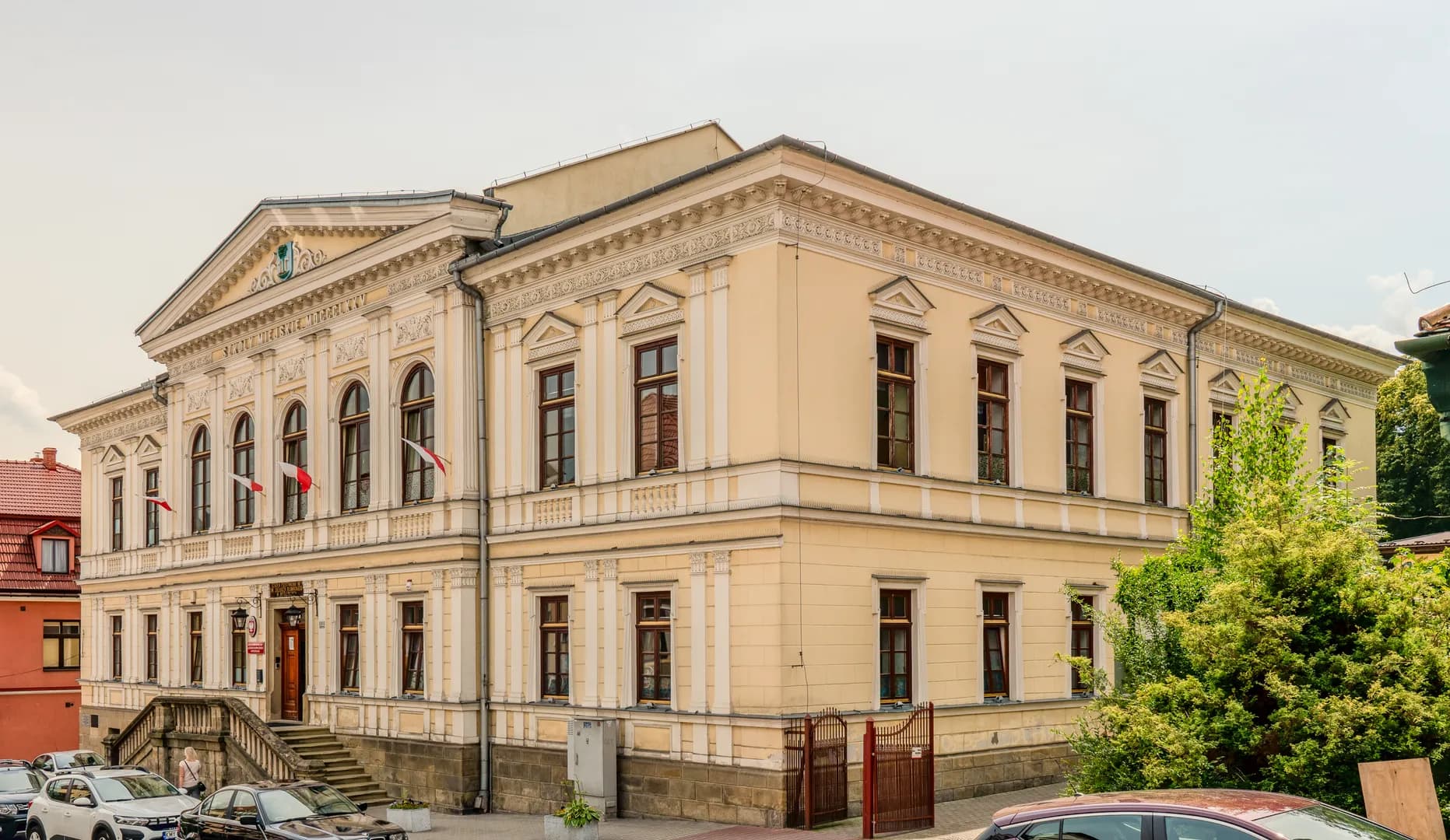 Zabytkowy budynek Szkoły Podstawowej nr 1 w Myślenicach