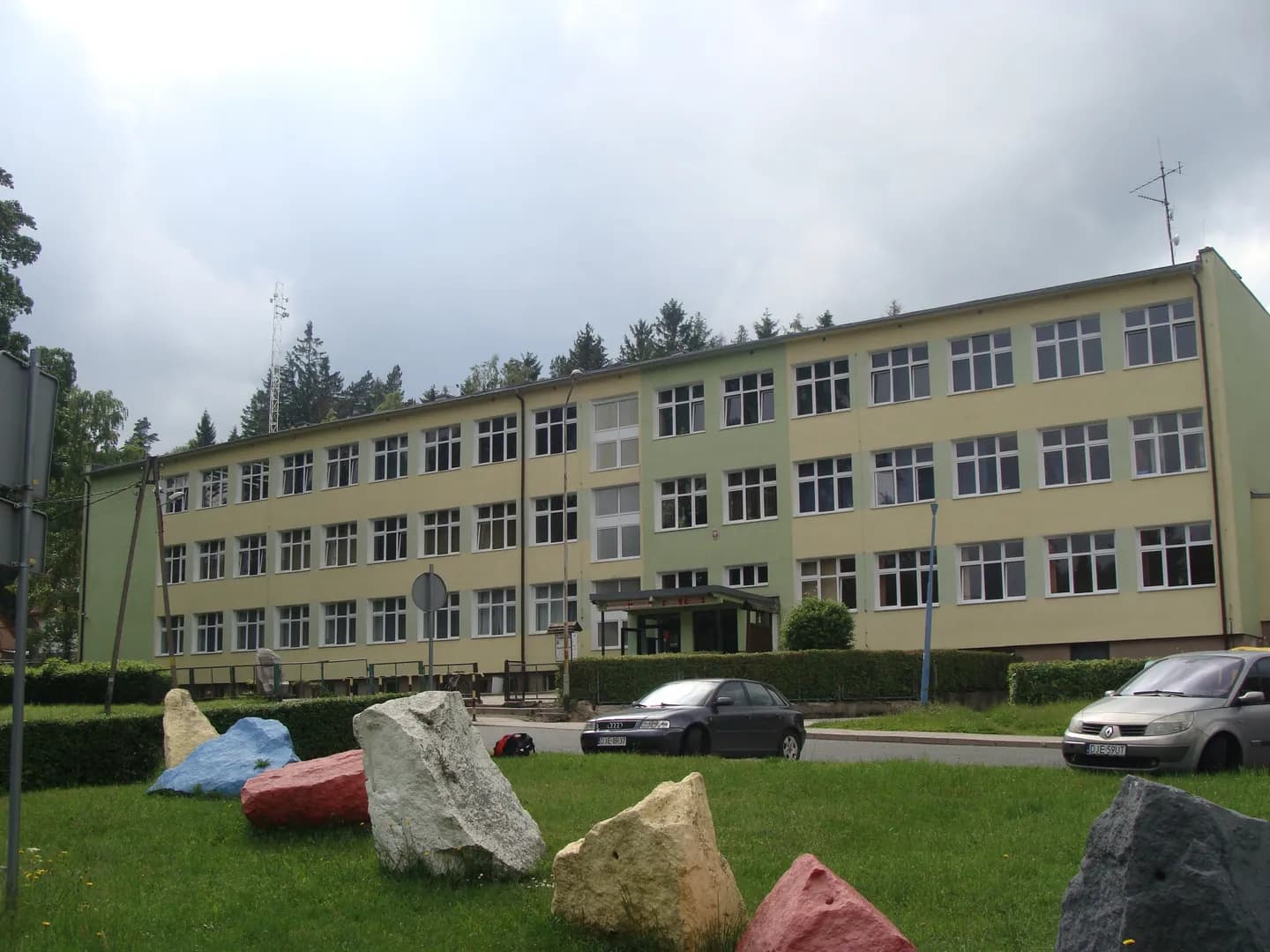 Budynek Zespołu Szkół Ogólnokształcących i Mistrzostwa Sportowego w Szklarskiej Porębie