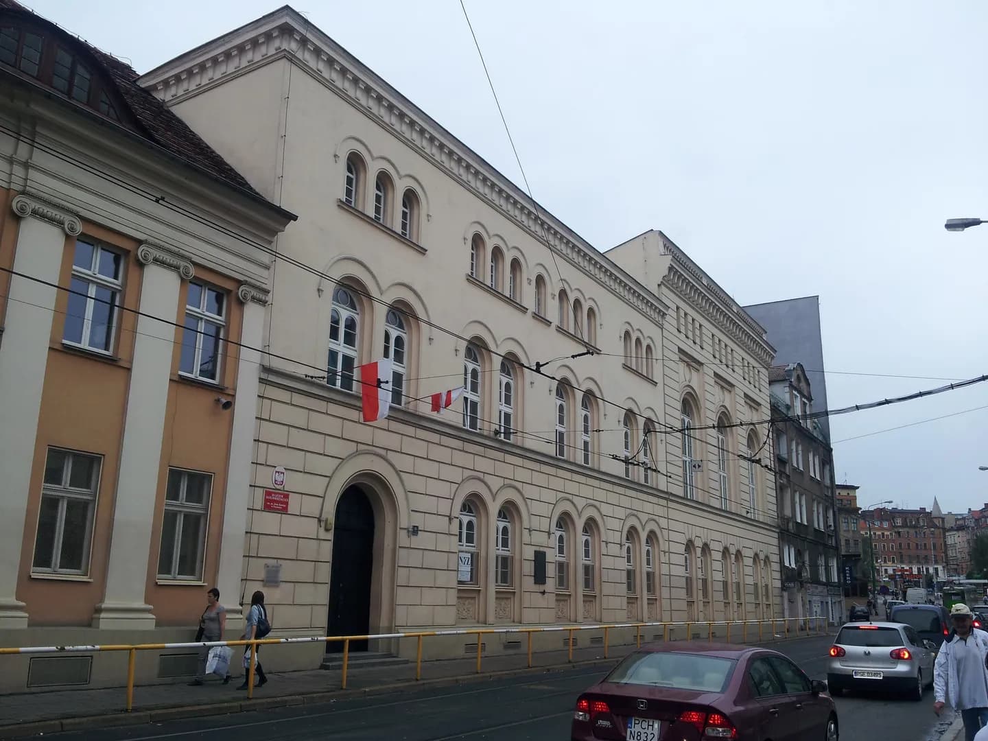Fasada III Liceum Ogólnokształcącego przy ulicy Strzeleckiej w Poznaniu