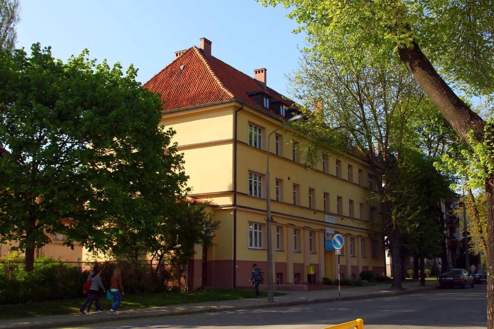 Budynek edukacyjny przy ulicy 11 Listopada w Bartoszycach