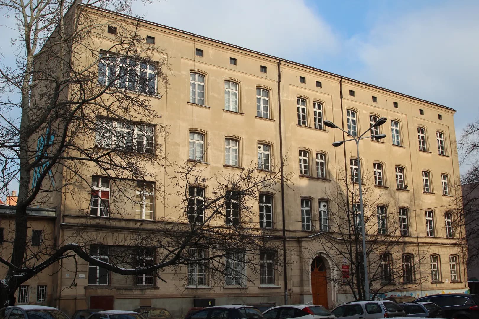 Fasada budynku Niepublicznej Szkoły Podstawowej Sióstr Salezjanek we Wrocławiu