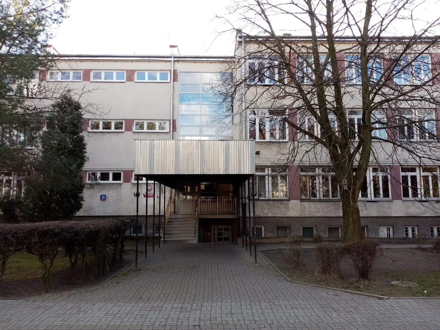 Wejście do budynku Szkoły Podstawowej nr 191 w Warszawie