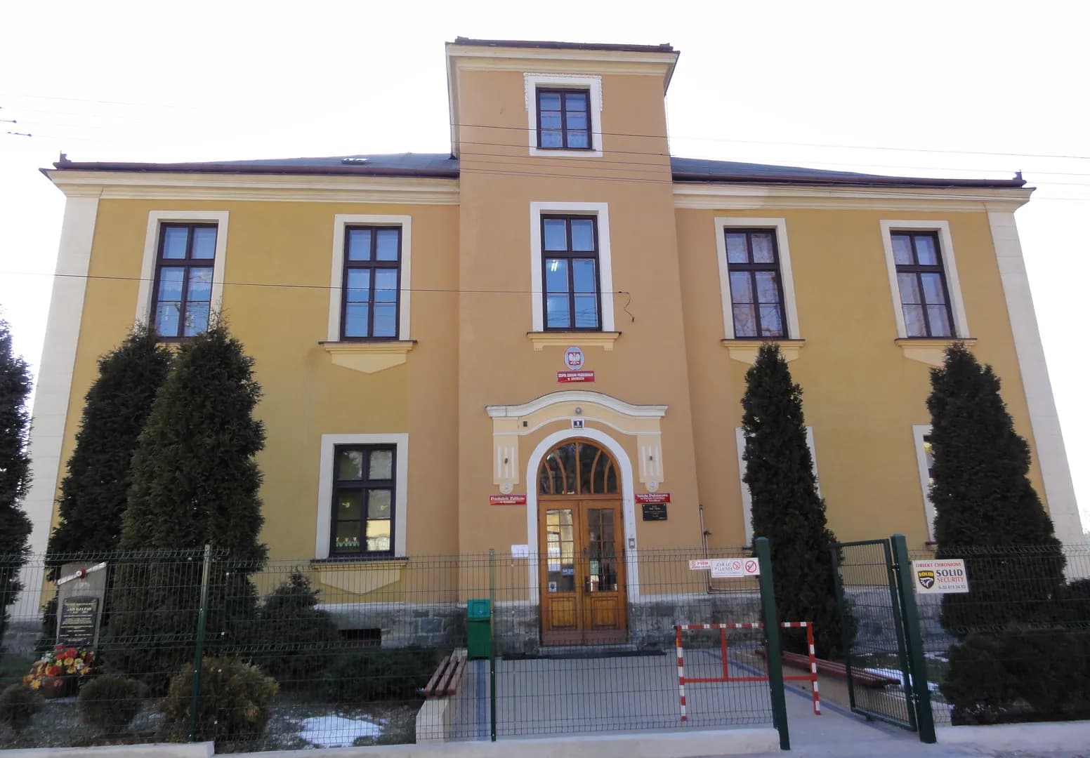 Fasada budynku Zespołu Szkolno-Przedszkolnego w Grodźcu Śląskim