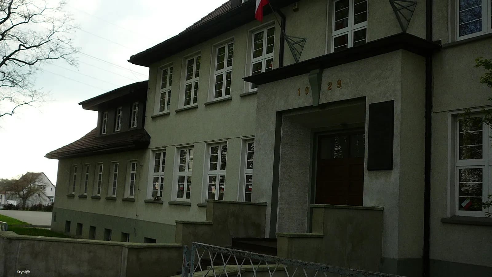 Wejście do budynku Publicznej Szkoły Podstawowej nr 1 w Zdzieszowicach