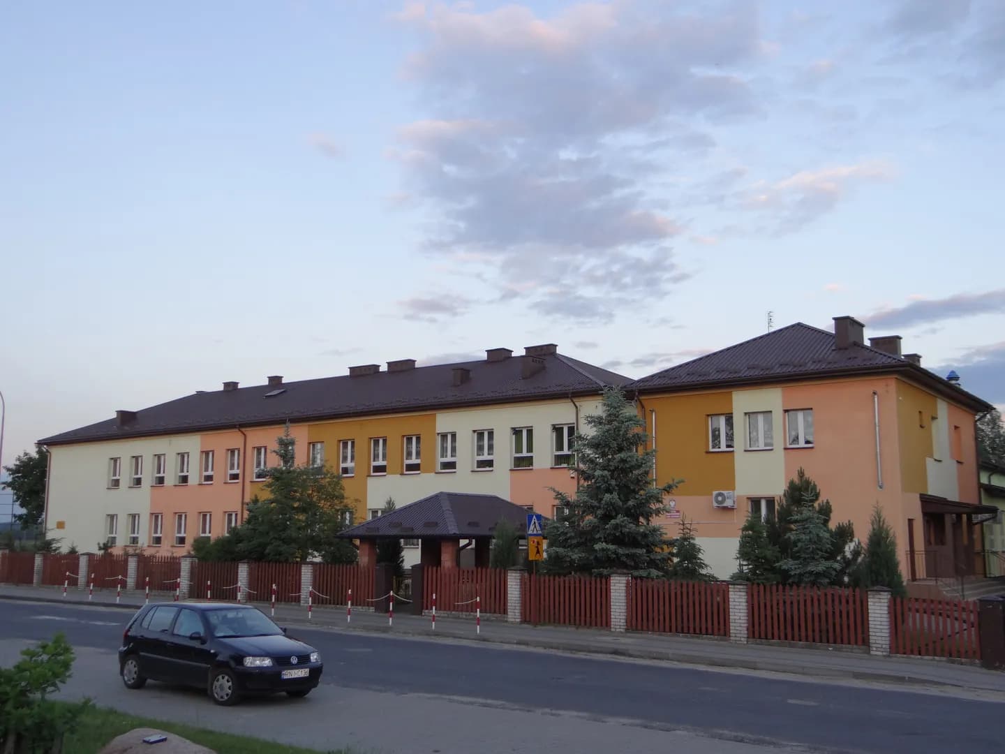 Budynek Publicznej Szkoły Podstawowej w Hucie Krzeszowskiej