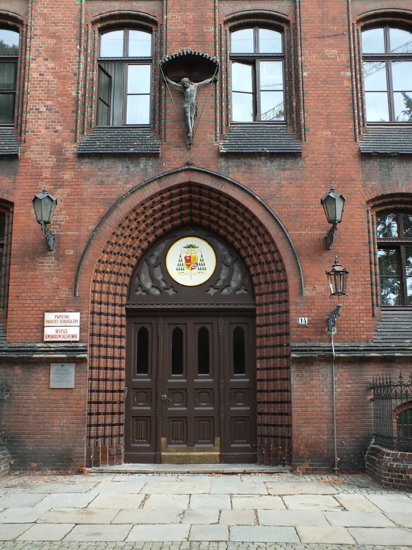 Wejście do Metropolitalnego Wyższego Seminarium Duchownego we Wrocławiu