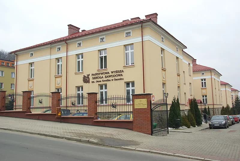 Budynek A Uczelni Państwowej im. Jana Grodka w Sanoku