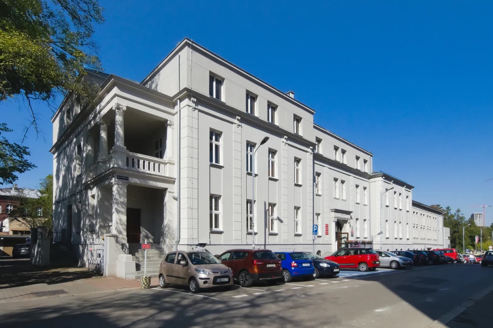 Budynek Wyższej Szkoły Zarządzania Ochroną Pracy w Katowicach przy ulicy Bankowej